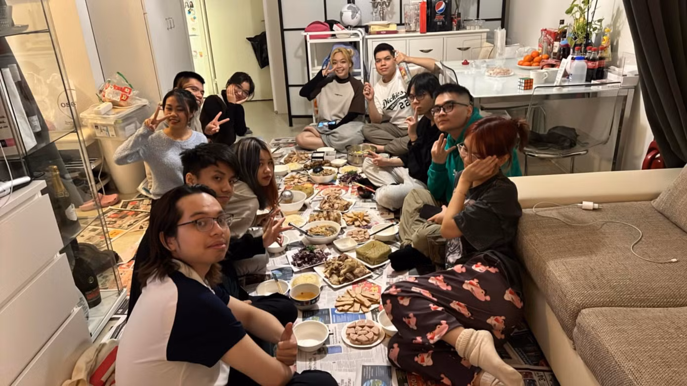 Phương Linh cùng cộng đồng du học sinh Việt Nam đón Tết tại Phần Lan.