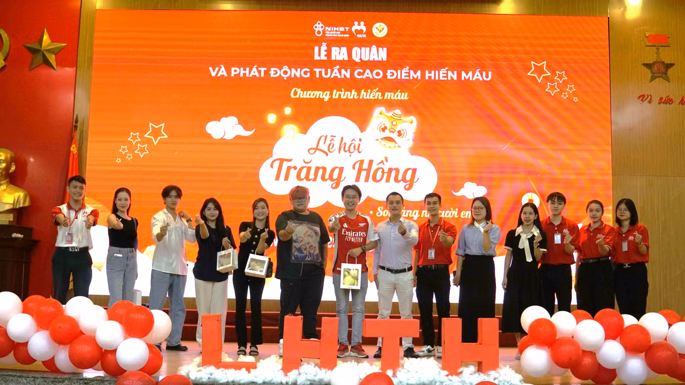 Các khách mời tham dự Lễ ra quân Lễ hội Trăng Hồng 2024.