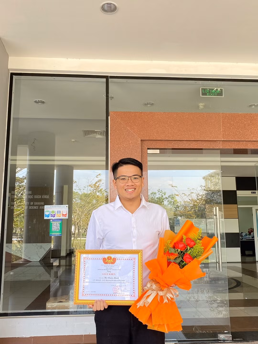 Hà Xuân Mạnh hiện là sinh viên năm 4, chuyên ngành Xây dựng Dân dụng và Công nghiệp tại trường Đại học Bách khoa - Đại học Đà Nẵng. Hà Xuân Mạnh hiện là sinh viên năm 4, chuyên ngành Xây dựng Dân dụng và Công nghiệp tại trường Đại học Bách khoa - Đại học Đà Nẵng.