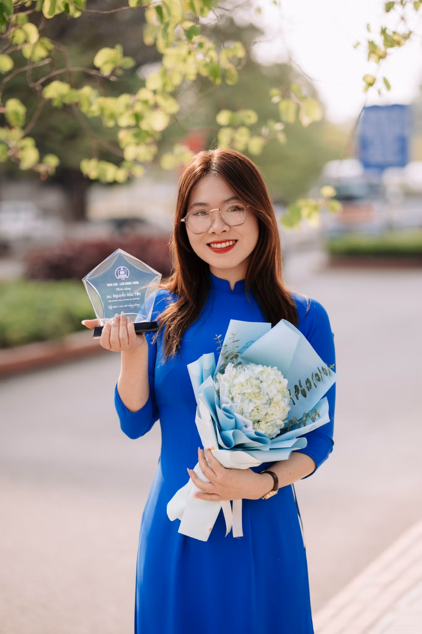 Nguyễn Bảo Yến - Tân cử nhân Sư phạm Tin học, Trường Đại học Sư phạm, Đại học Thái Nguyên. Nguyễn Bảo Yến - Tân cử nhân Sư phạm Tin học, Trường Đại học Sư phạm, Đại học Thái Nguyên.