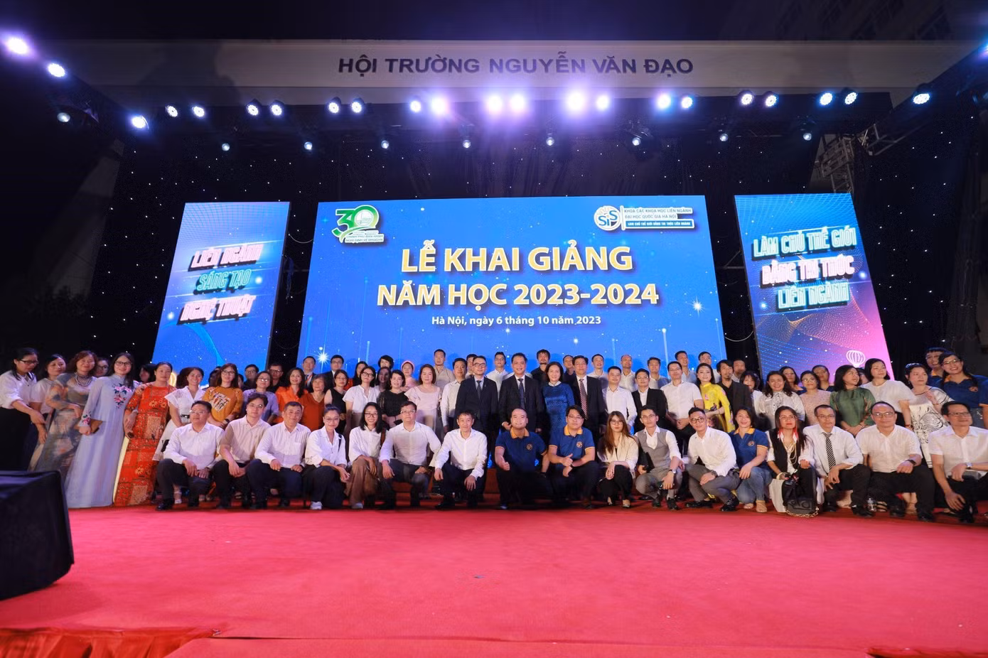 Đội ngũ giảng viên của VNU-SIS chào đón năm học 2023-2024.