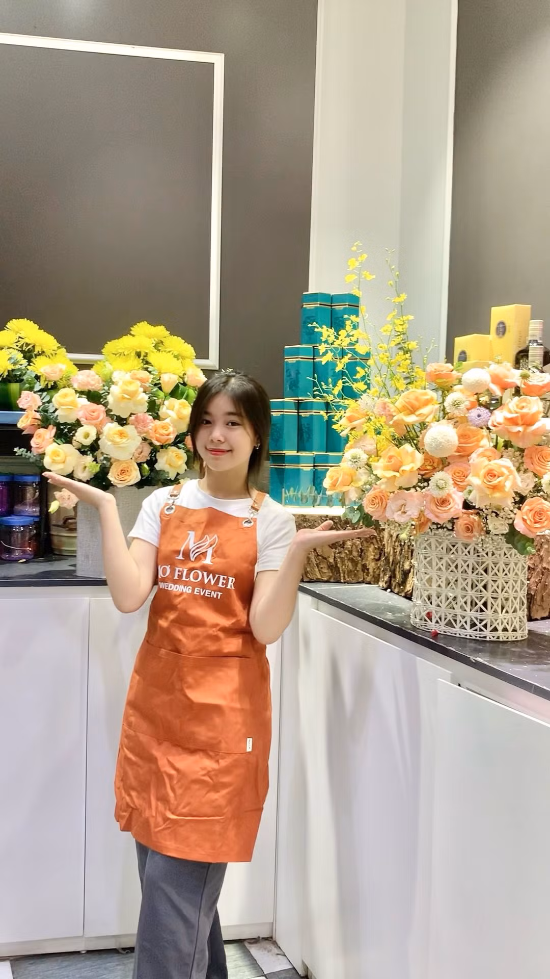 Công việc tại tiệm Hoa đã giúp cô trưởng thành hơn rất nhiều.