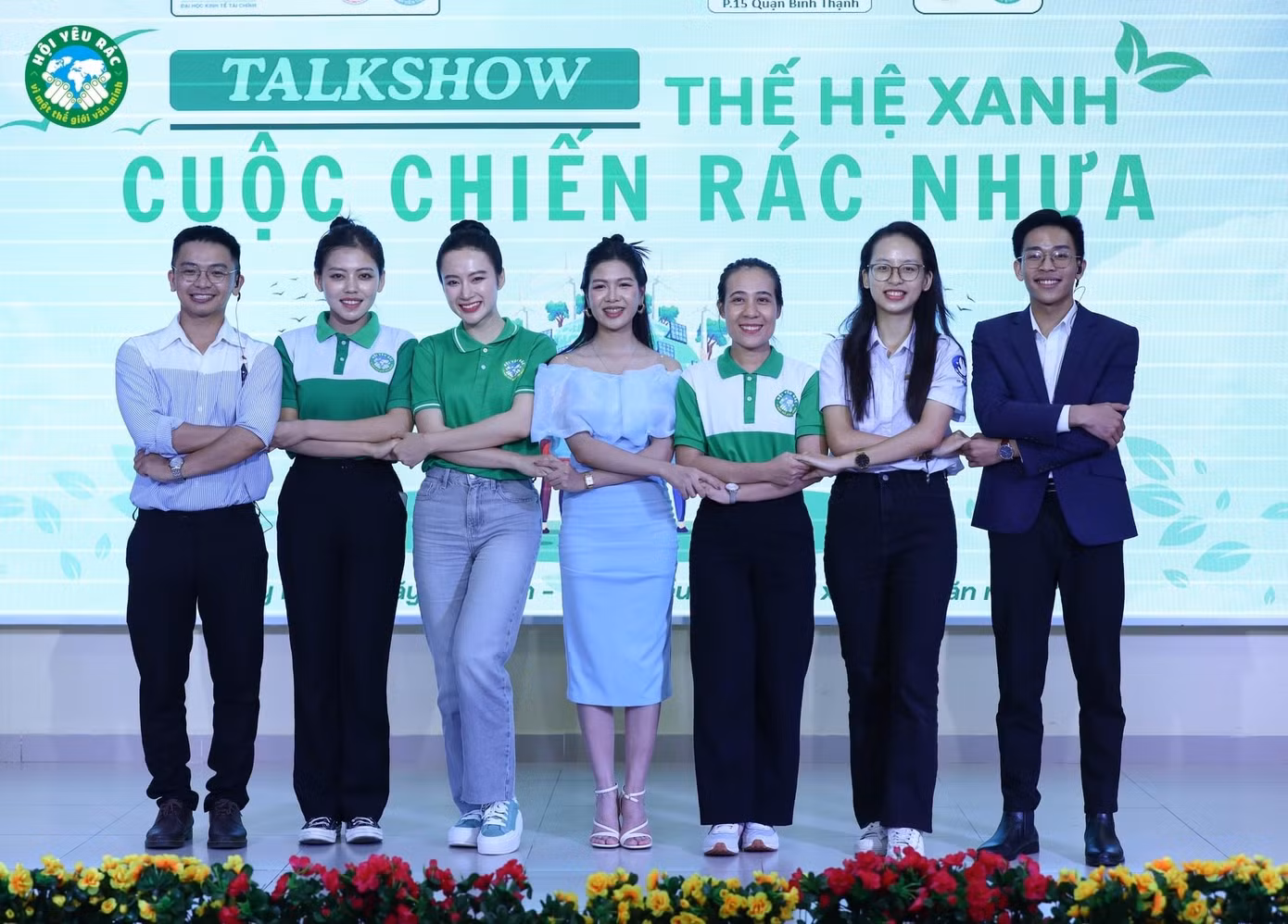 Tổ chức Talkshow “Thế hệ xanh-cuộc chiến rác thải nhựa”.