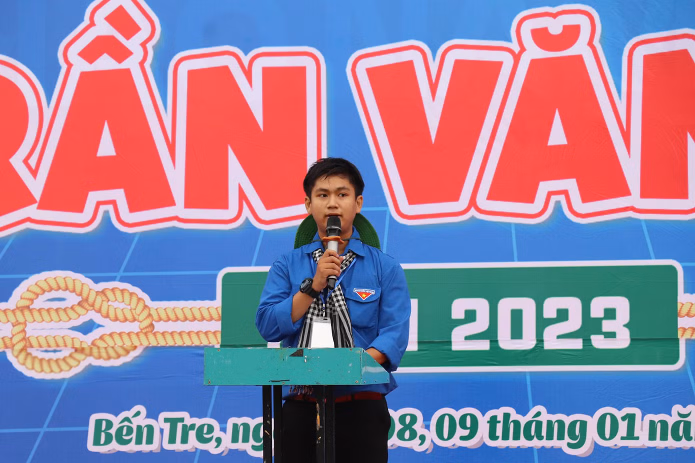 Sỹ phát biểu khai mạc tại Trại huấn luyện Trần Văn Ơn tỉnh Bến Tre. Sỹ phát biểu khai mạc tại Trại huấn luyện Trần Văn Ơn tỉnh Bến Tre.