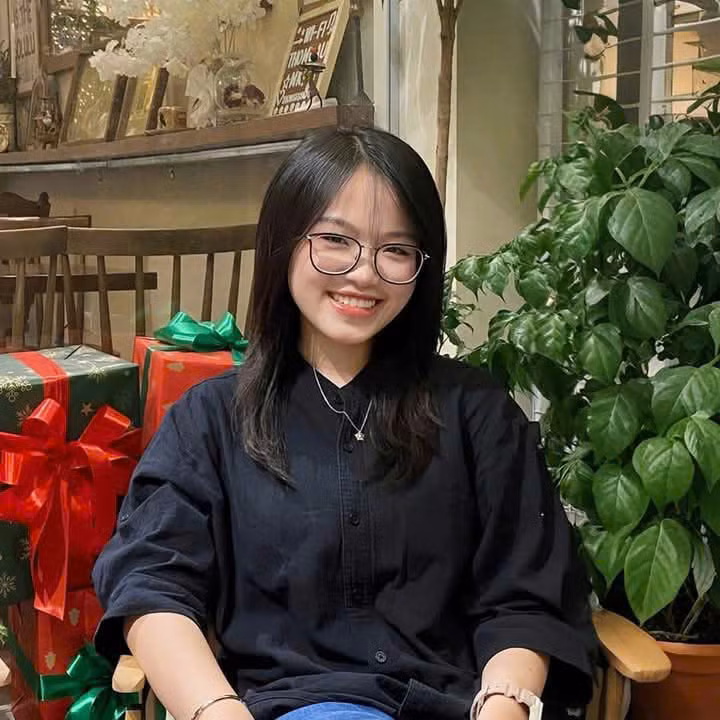 Việc cân bằng nhiều công việc cùng lúc khiến Ánh cảm thấy căng thẳng và mệt mỏi. Việc cân bằng nhiều công việc cùng lúc khiến Ánh cảm thấy căng thẳng và mệt mỏi.