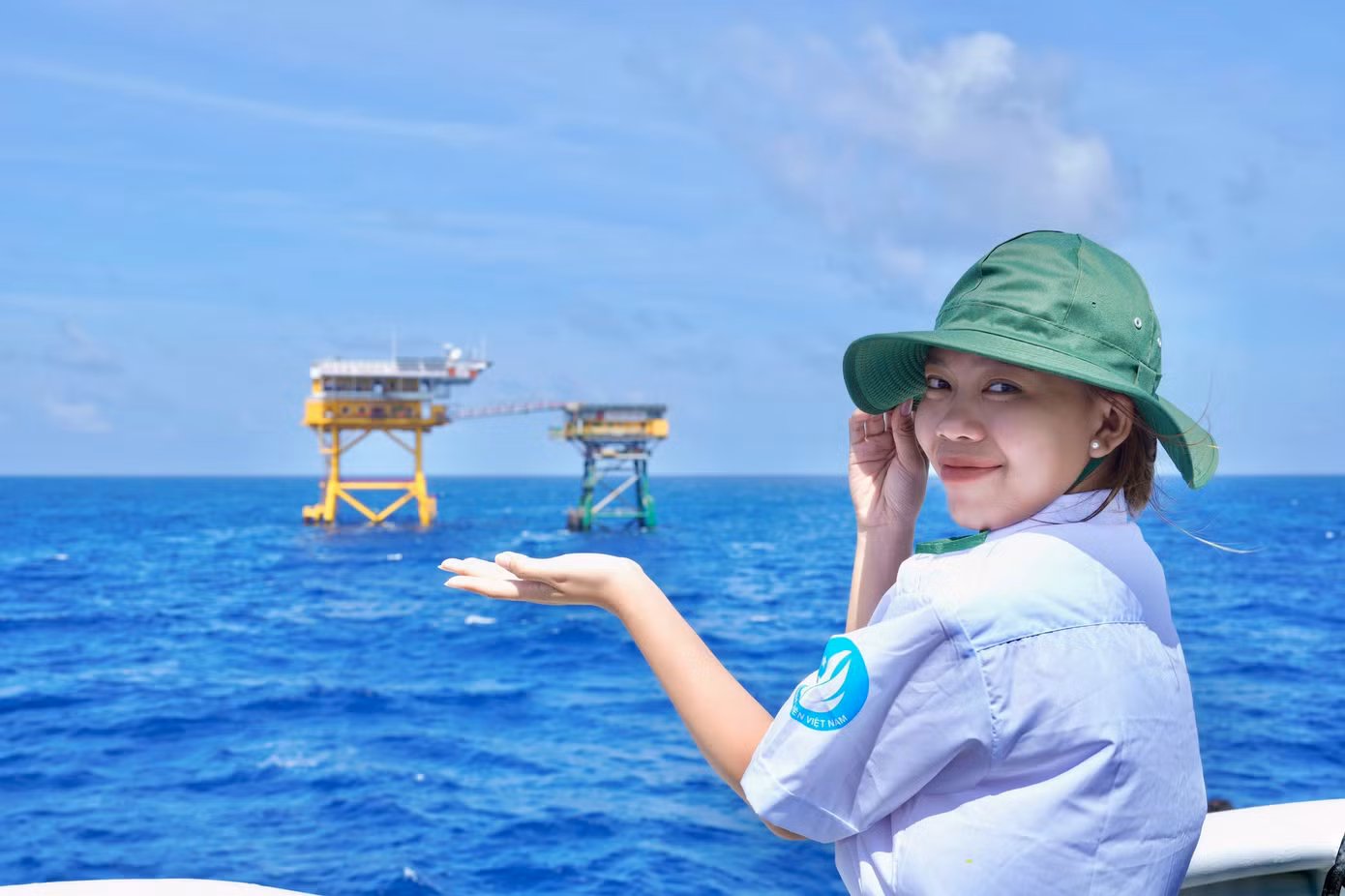 Hành trình “Sinh viên với biển, đảo Tổ quốc năm 2023” đã để lại cho Kim Hằng nhiều kỉ niệm khó quên. Hành trình “Sinh viên với biển, đảo Tổ quốc năm 2023” đã để lại cho Kim Hằng nhiều kỉ niệm khó quên.