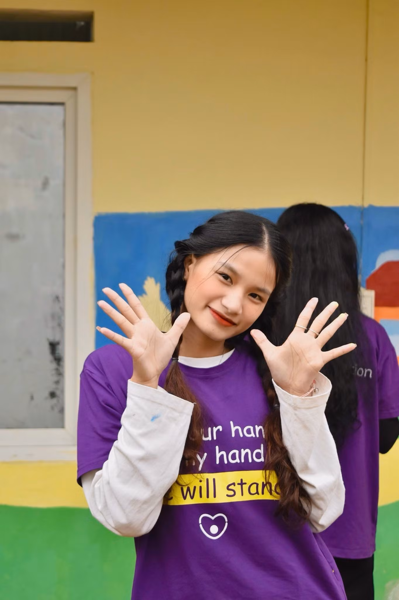 Hằng mong muốn học tiếp Cao học và lan tỏa tình yêu thương qua các chuyến đi thiện nguyện. Hằng mong muốn học tiếp Cao học và lan tỏa tình yêu thương qua các chuyến đi thiện nguyện.