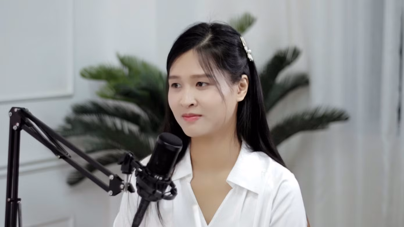 TS Đặng Hoàng Ngân: "Tốc độ ổn định tinh thần sẽ khác nhau với từng em, phụ thuộc vào tính kiên cường, khả năng phục hồi sau thất bại, bối cảnh sống. Do đó có những em trượt đại học có thể nhanh bước tiếp, nhưng có em cần thời gian dài hơn." TS Đặng Hoàng Ngân: "Tốc độ ổn định tinh thần sẽ khác nhau với từng em, phụ thuộc vào tính kiên cường, khả năng phục hồi sau thất bại, bối cảnh sống. Do đó có những em trượt đại học có thể nhanh bước tiếp, nhưng có em cần thời gian dài hơn."