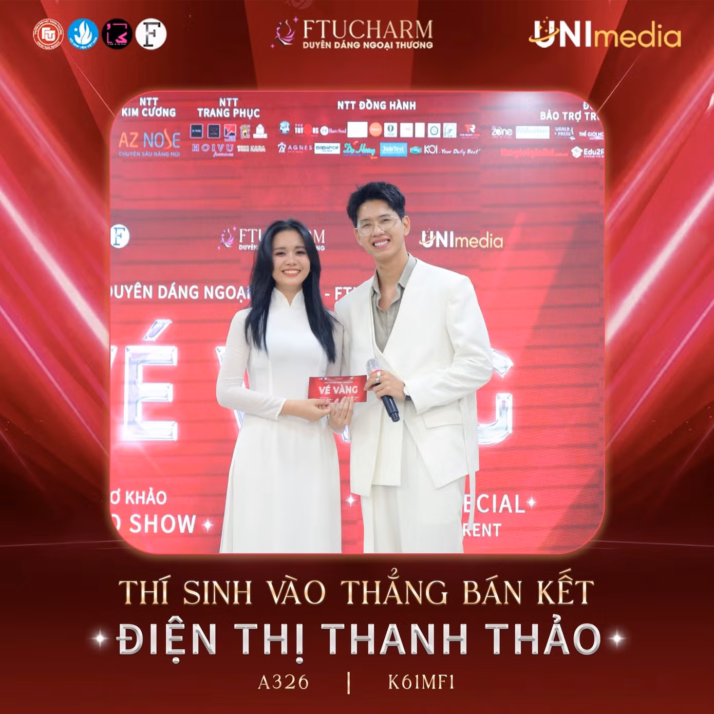 Thanh Thảo nhận được Vé vàng vào thẳng Bán kết tại FTUCharm 2023 từ giám khảo Nguyễn Minh Kha.