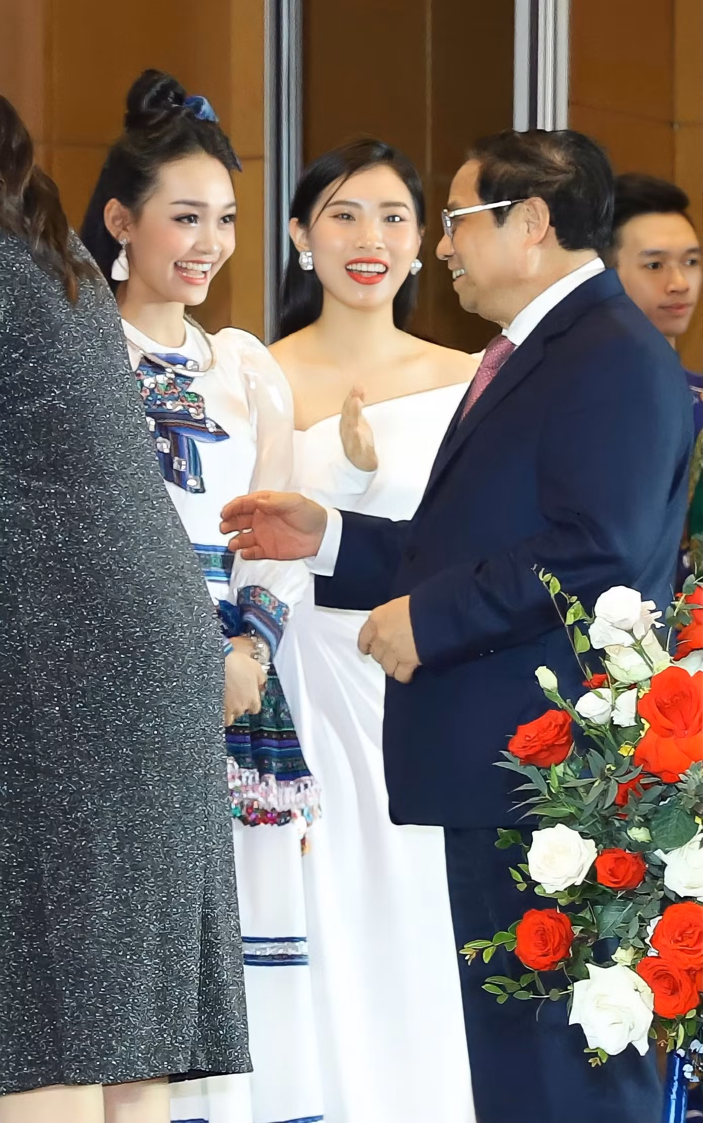 Trong quá trình tham gia công tác nghệ thuật, Minh Ngọc có cơ duyên được gặp gỡ và trò chuyện cùng Thủ tướng Chính phủ Phạm Minh Chính.