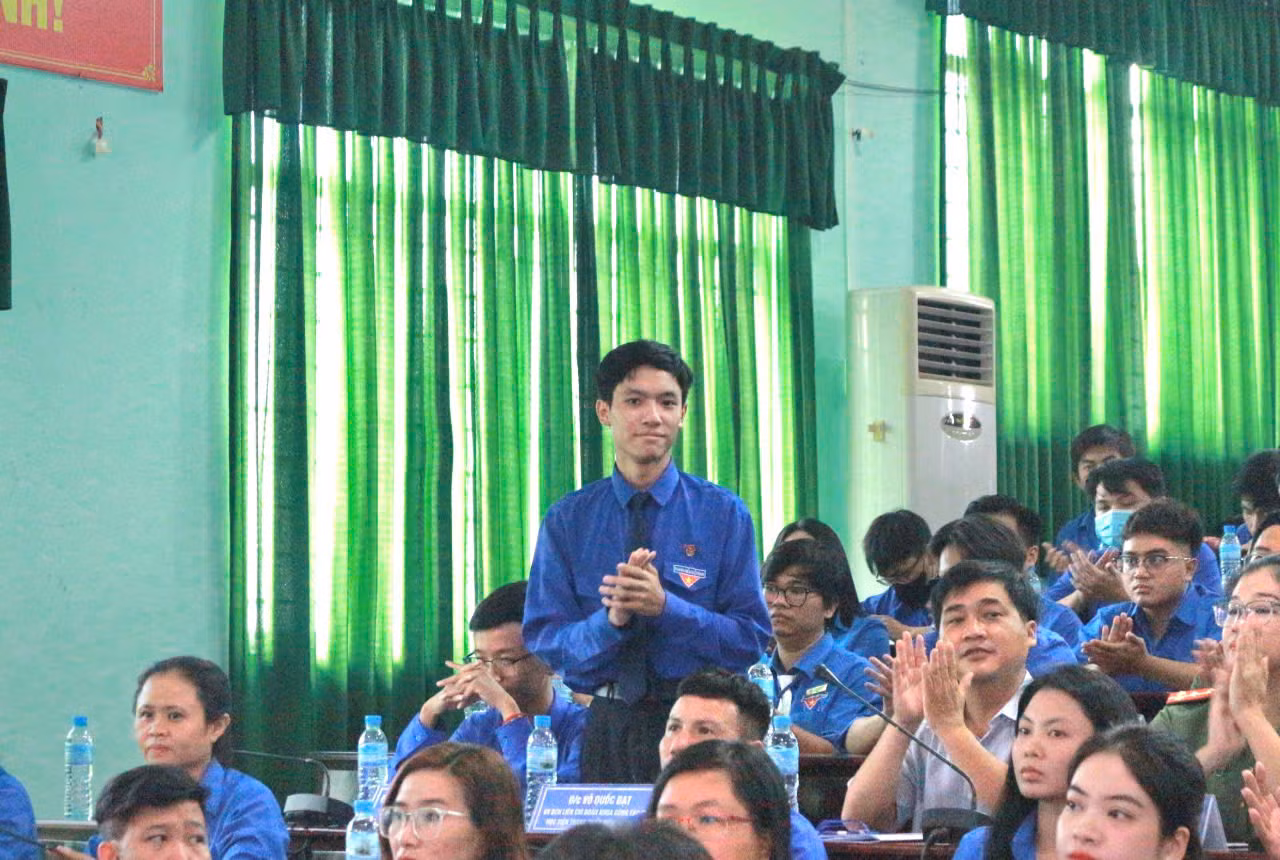 Quốc Đạt hiện đang là Bí thư Chi đoàn K12TN1, Uỷ viên BCH Liên chi đoàn Khoa Công tác Thanh thiếu niên.