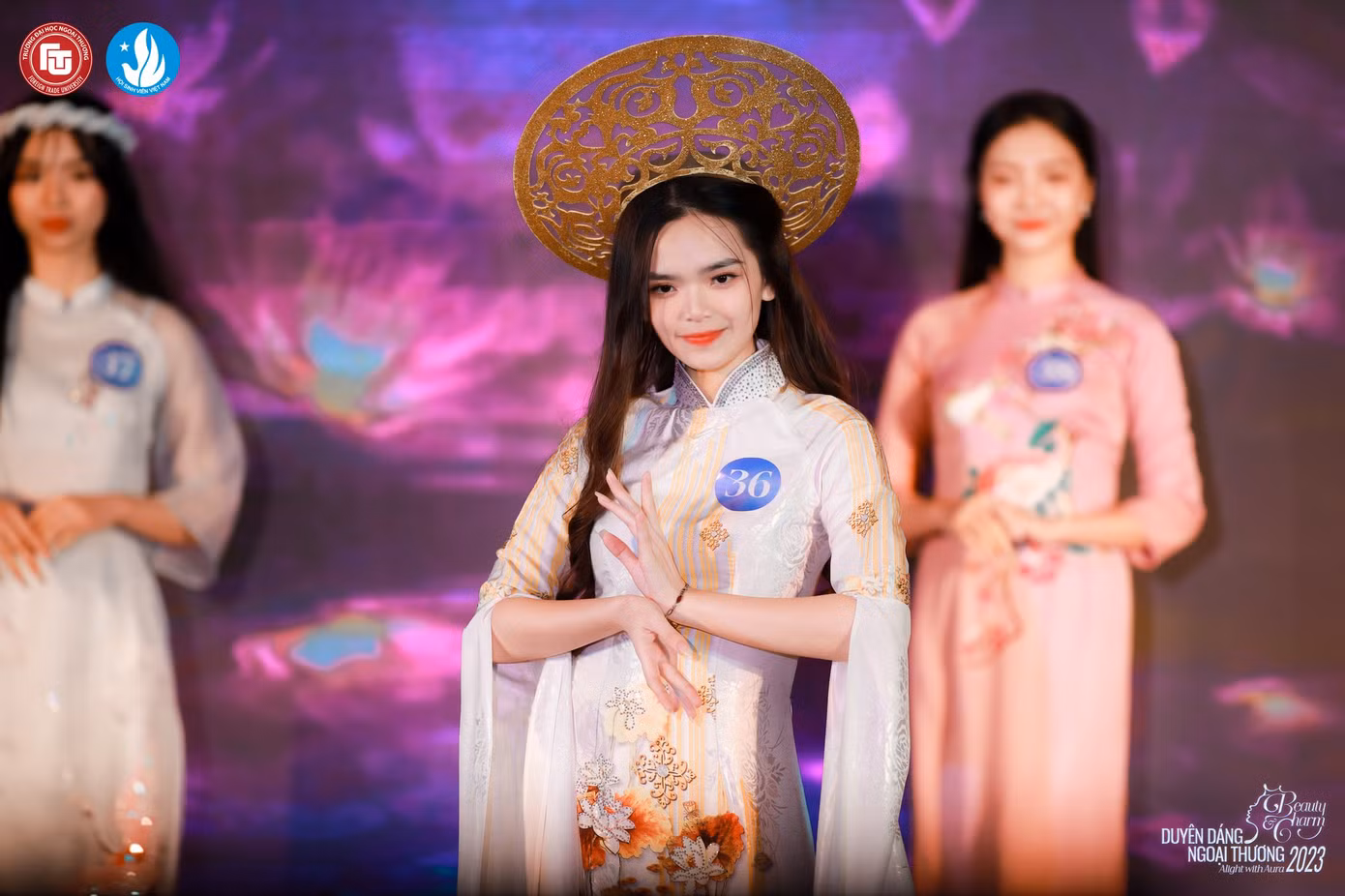 Thùy Trang tham gia cuộc thi Duyên dáng Ngoại thương.