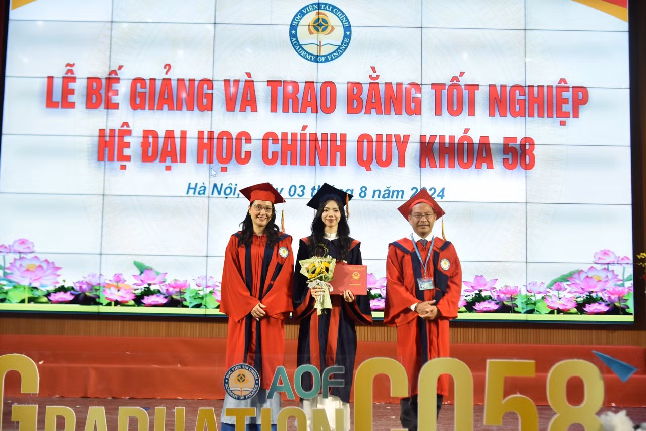 Uyên Trang trong buổi lễ tốt nghiệp.