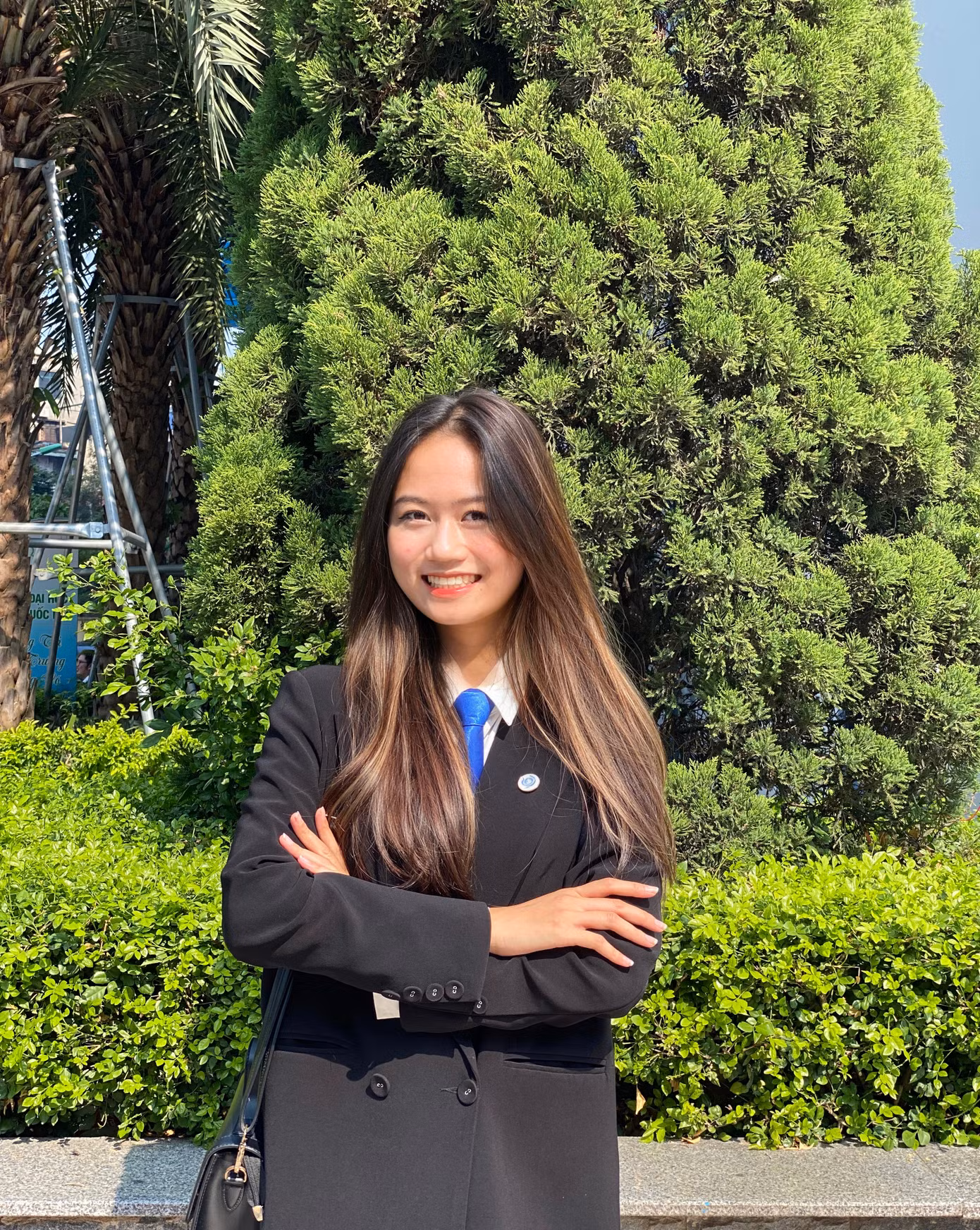 Lê Thị Ngọc Anh, sinh năm 2002, hiện tại là sinh viên học song ngành tại Trường Đại học Kinh tế Quốc dân. Lê Thị Ngọc Anh, sinh năm 2002, hiện tại là sinh viên học song ngành tại Trường Đại học Kinh tế Quốc dân.