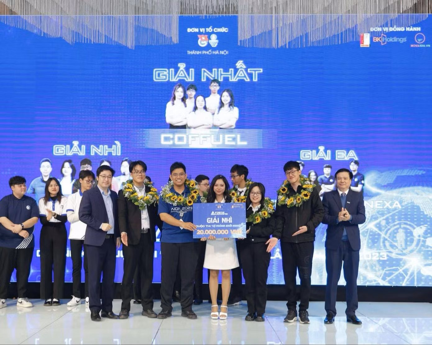 NaviAI đạt giải Nhì tại cuộc thi Startup Launchpad, là đại diện của trường Đại học VinUniversity tranh tài với hơn 100 đội thi đến từ các trường đại học trên địa bàn Thành phố Hà Nội. NaviAI đạt giải Nhì tại cuộc thi Startup Launchpad, là đại diện của trường Đại học VinUniversity tranh tài với hơn 100 đội thi đến từ các trường đại học trên địa bàn Thành phố Hà Nội.
