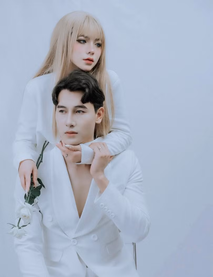 Oai Aly trong vai trò mẫu ảnh.