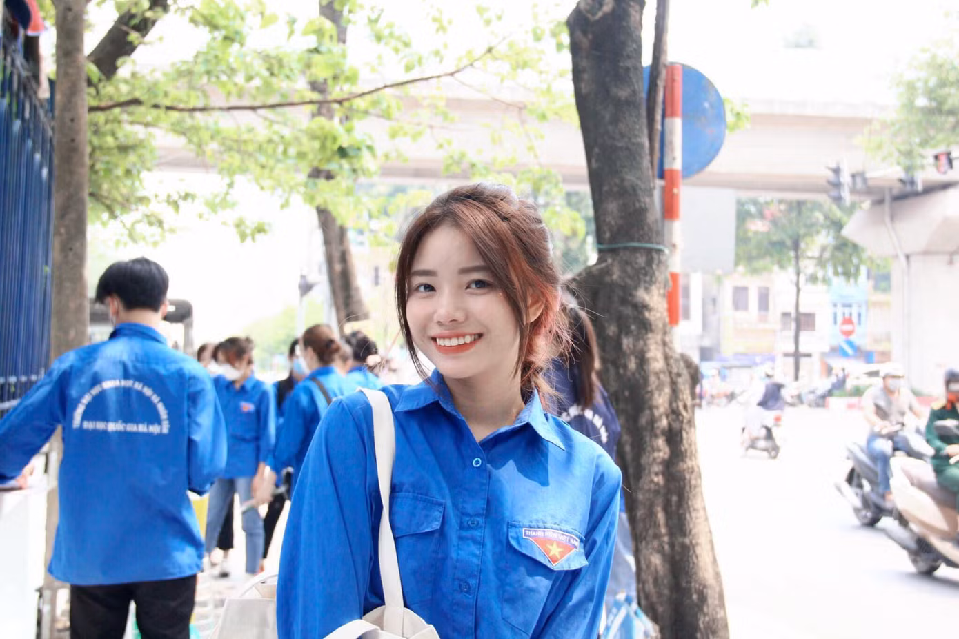 Vũ Khánh Linh là sinh viên năm cuối trường Đại học Khoa học Xã hội và Nhân văn - Đại học Quốc gia Hà Nội.