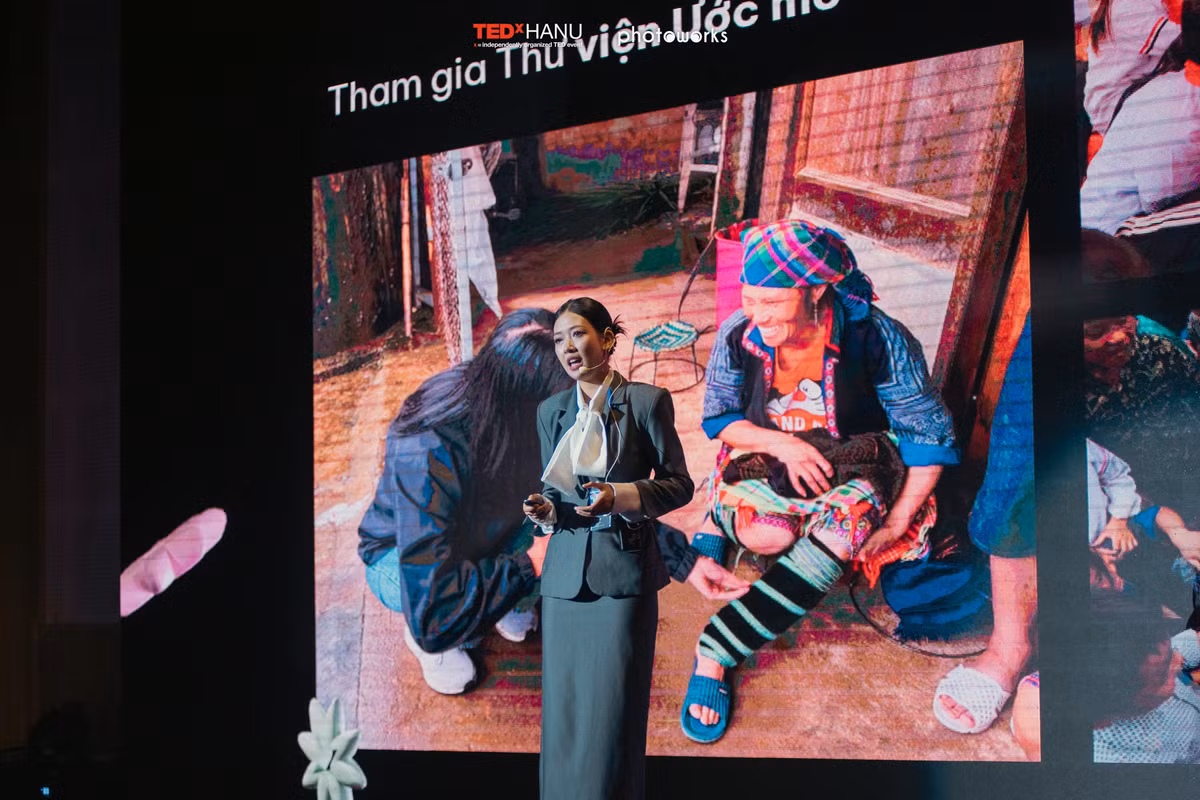 Hoa Đan làm diễn giả tại TEDxHANU được tổ chức tại Trường Đại học Hà Nội vào giữa tháng 10/2024.