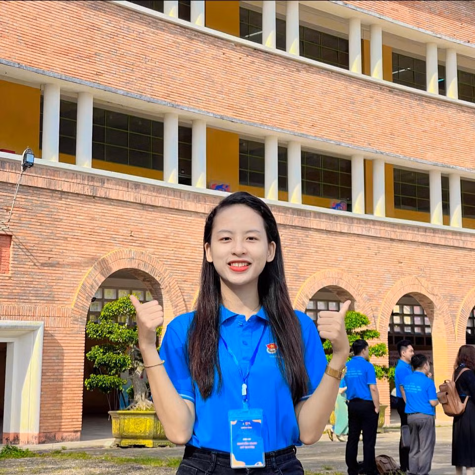Nguyễn Ngọc Mỹ Duyên - Phó Chủ tịch Hội Sinh viên Trường Đại học Kinh tế - Tài chính TP.HCM, Ban Chủ nhiệm CLB President Club.