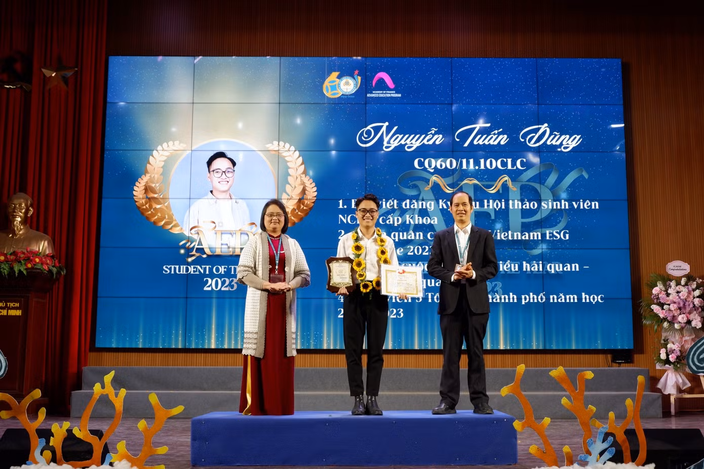 Tuấn Dũng là Sinh viên tiêu biểu chương trình đào tạo chất lượng cao Học viện Tài chính - AEP Student of the Year năm học 2022 - 2023.
