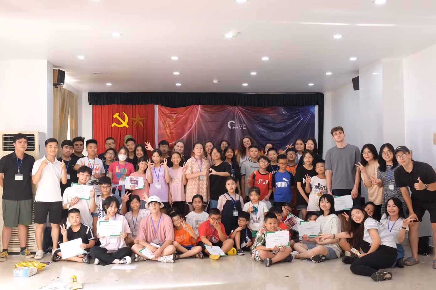 Hoàng Linh đồng hành cùng trung tâm CAME trên hành trình mang nụ cười đến cho các em nhỏ bị hở hàm ếch.