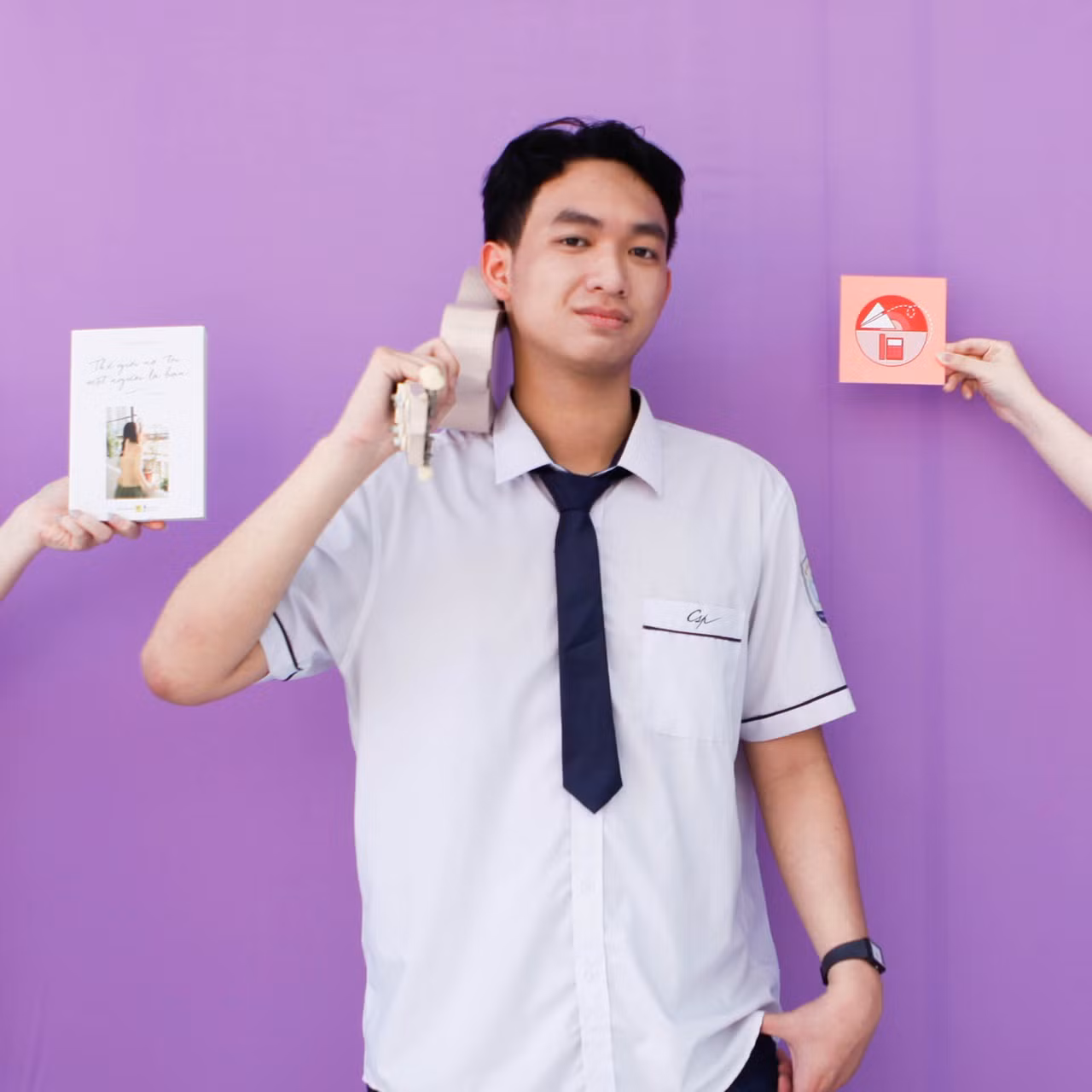 Bá Minh trong những năm cấp 3 không có gì nổi bật nhưng luôn khát khao tìm thời cơ thay đổi. Bá Minh trong những năm cấp 3 không có gì nổi bật nhưng luôn khát khao tìm thời cơ thay đổi.