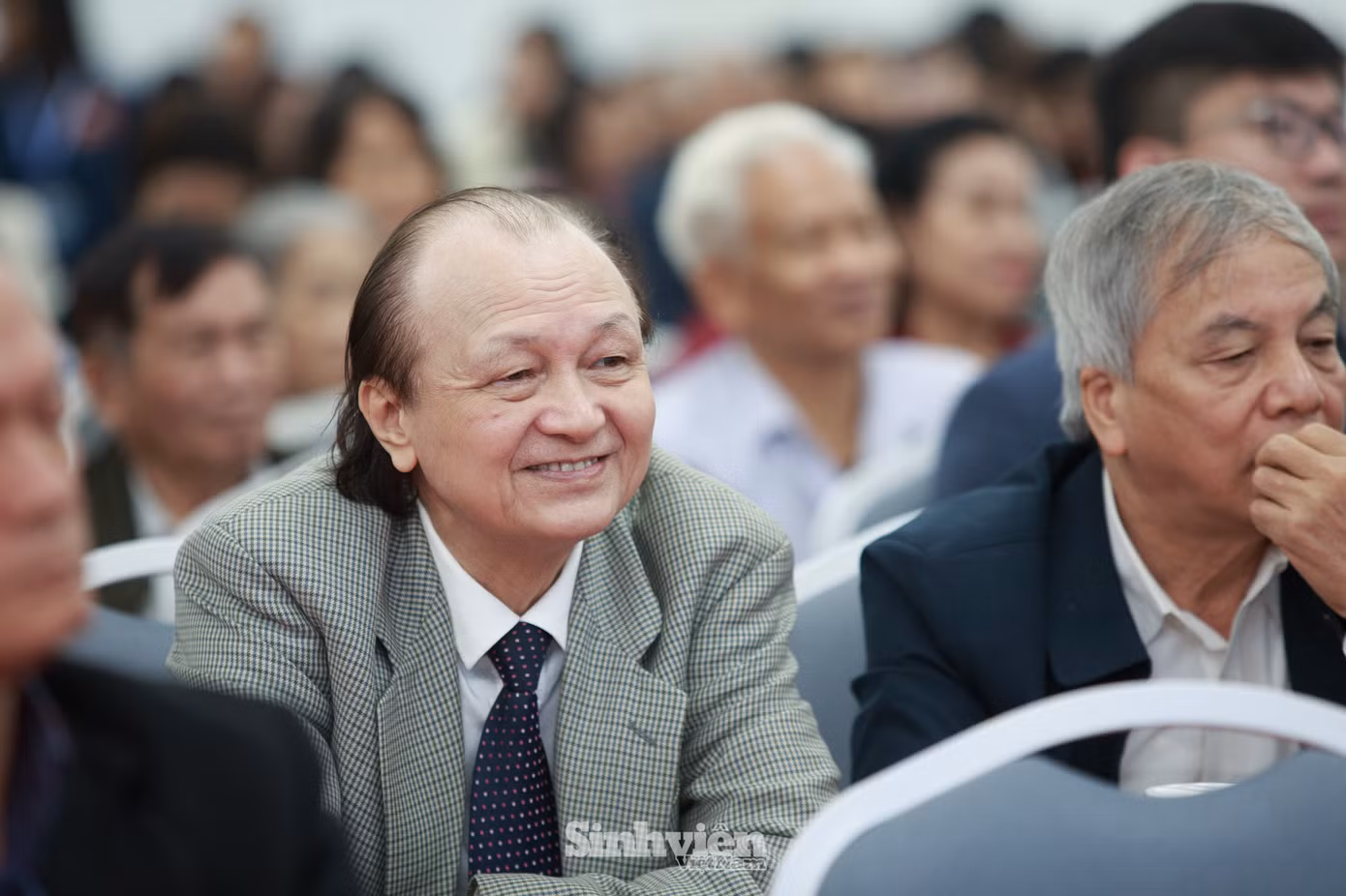 Các nguyên lãnh đạo, cán bộ, cựu sinh viên Học viện tham dự buổi lễ.