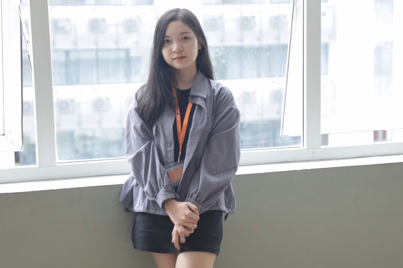 Nữ sinh vẫn đang luôn cố gắng, nỗ lực học tập để phát triển không ngừng.