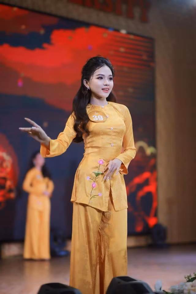 Nguyệt Thanh trong phần thi tại Đêm bán kết Miss DNC 2024.