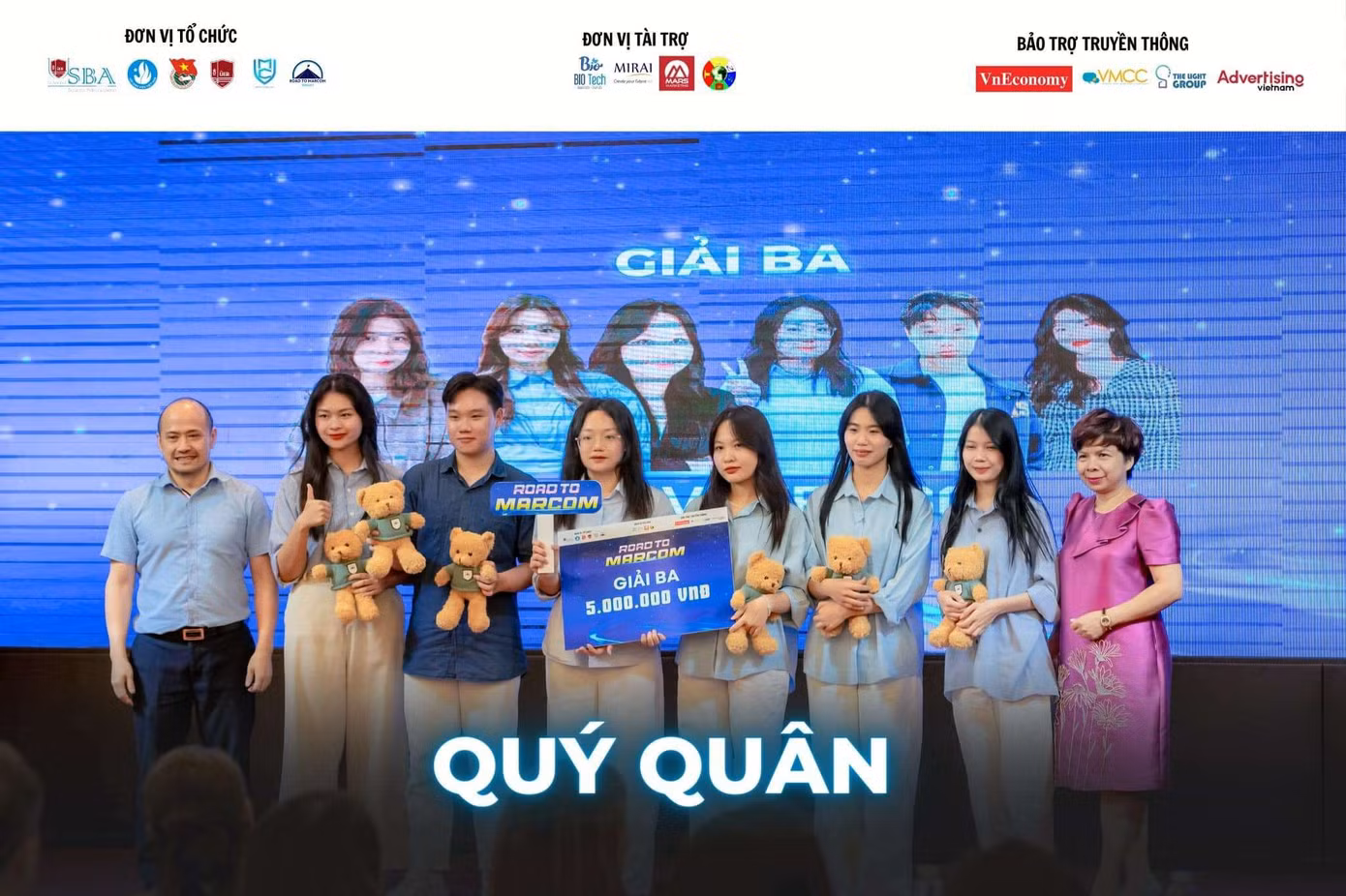 Minh Hiếu cùng “đồng đội" đạt giải Quý Quân cuộc thi Road to Marcom 2024.