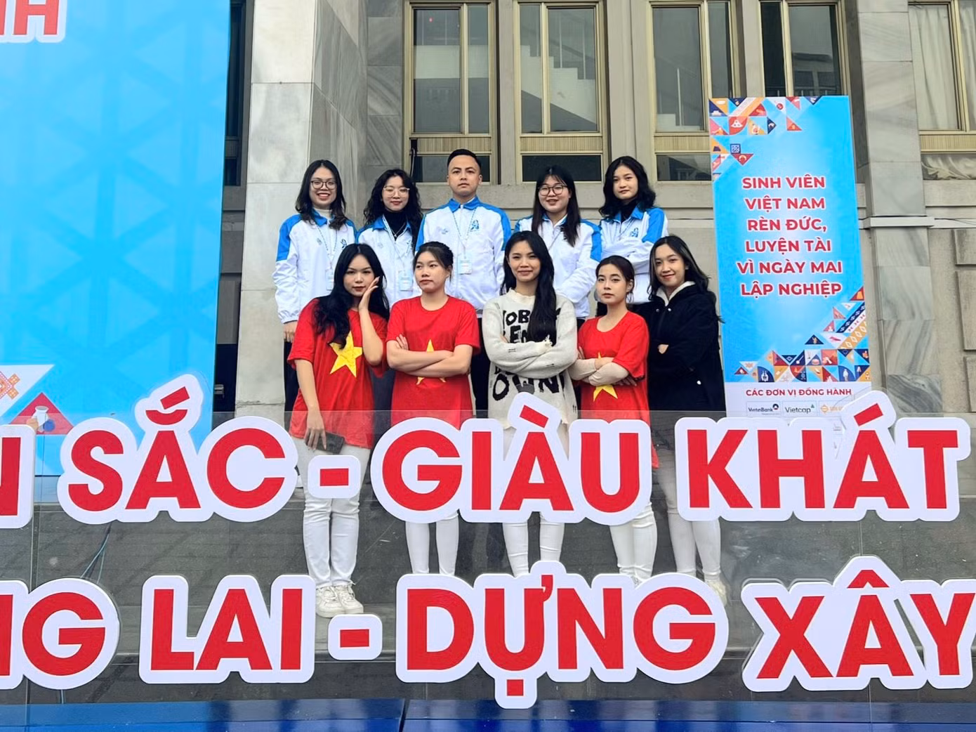 Phương Trà (hàng trên, đầu tiên bên trái sang) là đại biểu tham dự Đại hội Đại biểu toàn quốc Hội Sinh viên Việt Nam lần thứ XI nhiệm kỳ 2023 - 2028. Phương Trà (hàng trên, đầu tiên bên trái sang) là đại biểu tham dự Đại hội Đại biểu toàn quốc Hội Sinh viên Việt Nam lần thứ XI nhiệm kỳ 2023 - 2028.