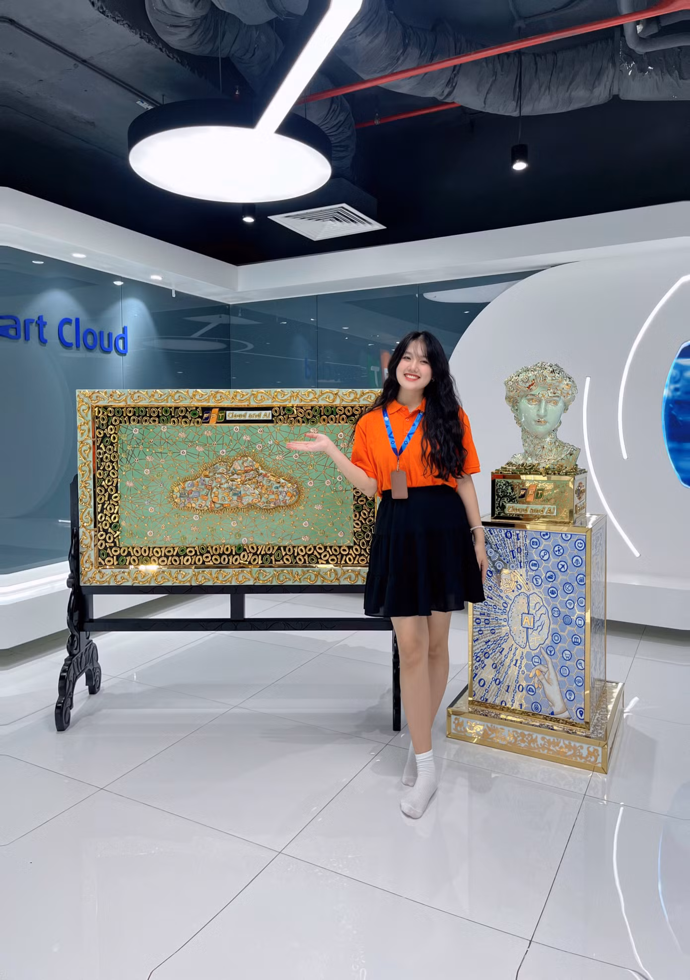 Ngọc yêu chất giọng Nghệ của bản thân, nhưng để để theo đuổi định hướng tương lai, cô phải thay đổi để thích ứng và phù hợp hơn. Do đó, Ngọc quyết định tham gia vào lớp học giọng nói và cố gắng hoàn thiện chất giọng từng ngày để chinh phục ước mơ Truyền hình.