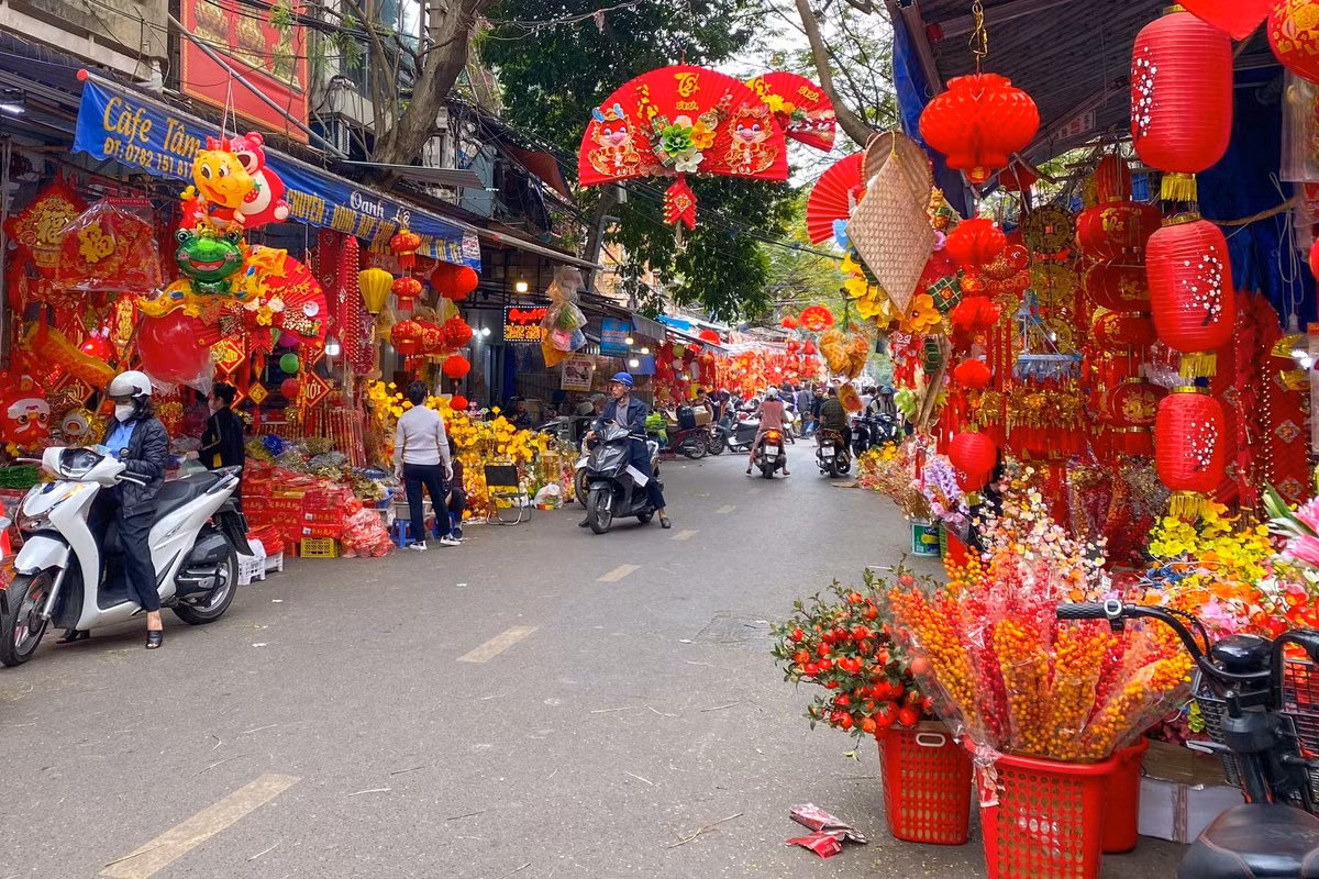 Khung cảnh rực rỡ tại chợ Tam Bạc (chợ Đổ) ngày cuối năm. Khung cảnh rực rỡ tại chợ Tam Bạc (chợ Đổ) ngày cuối năm.