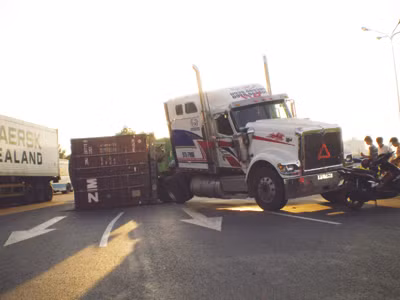 Xe container gây TNGT trên xa lộ Hà Nội và cầu vượt Cát Lái (quận 2)	Ảnh: LT