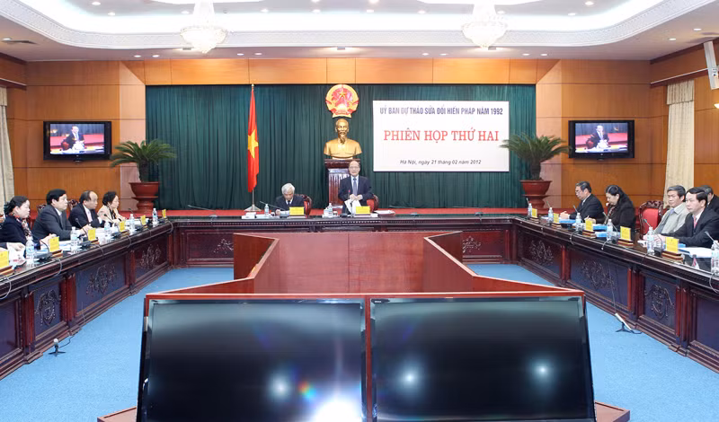 Chủ tịch Quốc hội Nguyễn Sinh Hùng chủ trì phiên họp. Ảnh: TTXVN