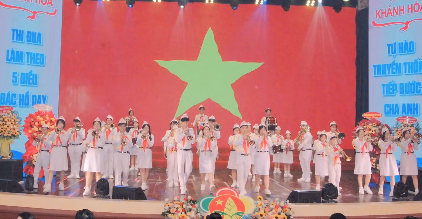 Các tiết mục văn nghệ chào mừng đại hội. Các tiết mục văn nghệ chào mừng đại hội.