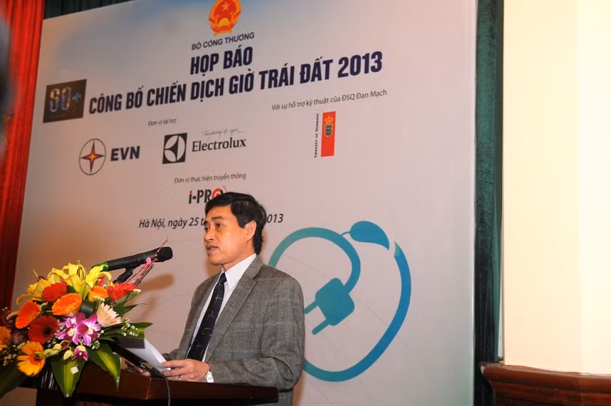 Thứ trưởng Bộ Công Thương Lê Dương Quang phát động chiến dịch Giờ Trái Đất 2013. Ảnh: Hoàng Hà. Thứ trưởng Bộ Công Thương Lê Dương Quang phát động chiến dịch Giờ Trái Đất 2013. Ảnh: Hoàng Hà