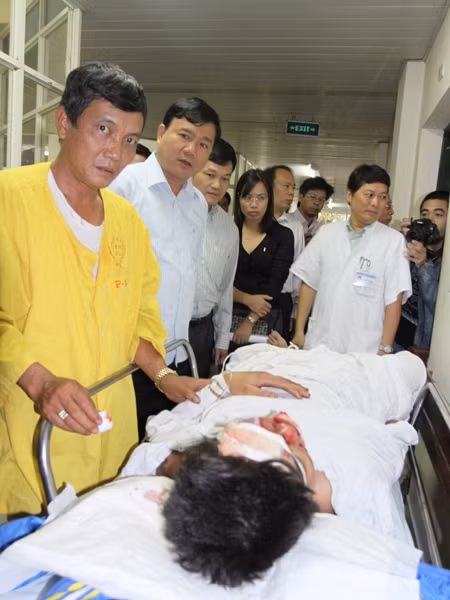 Bộ trưởng Giao thông tại bệnh viện Việt Đức