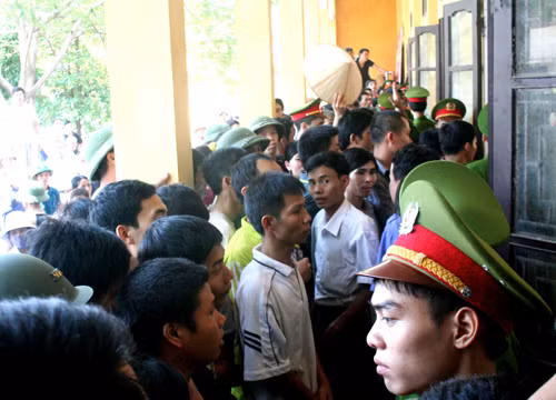  Người dân bức xúc với hành vi của Nguyễn Đức Tiềm