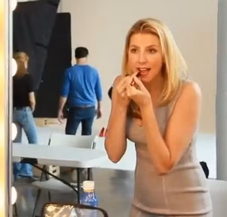 Tỷ phú Sara Blakely khởi nghiệp từ một nhân viên bán máy fax cũ 