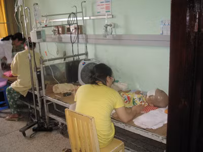Bệnh nhi Lương Tuấn Đạt đang trải qua những ngày cấp cứu