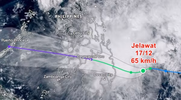 Vị trí hiện tại và đường đi dự báo của bão Jelawat (Kabayan). Ảnh: Zoom Earth, JMA. Vị trí hiện tại và đường đi dự báo của bão Jelawat (Kabayan). Ảnh: Zoom Earth, JMA.