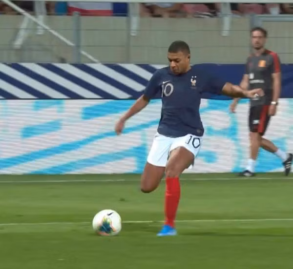 Một hình ảnh Mbappé trong video. Ảnh: Orange France.