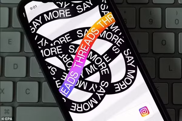 Threads được nhiều trang tin miêu tả là "sát thủ Twitter". Ảnh: EPA.