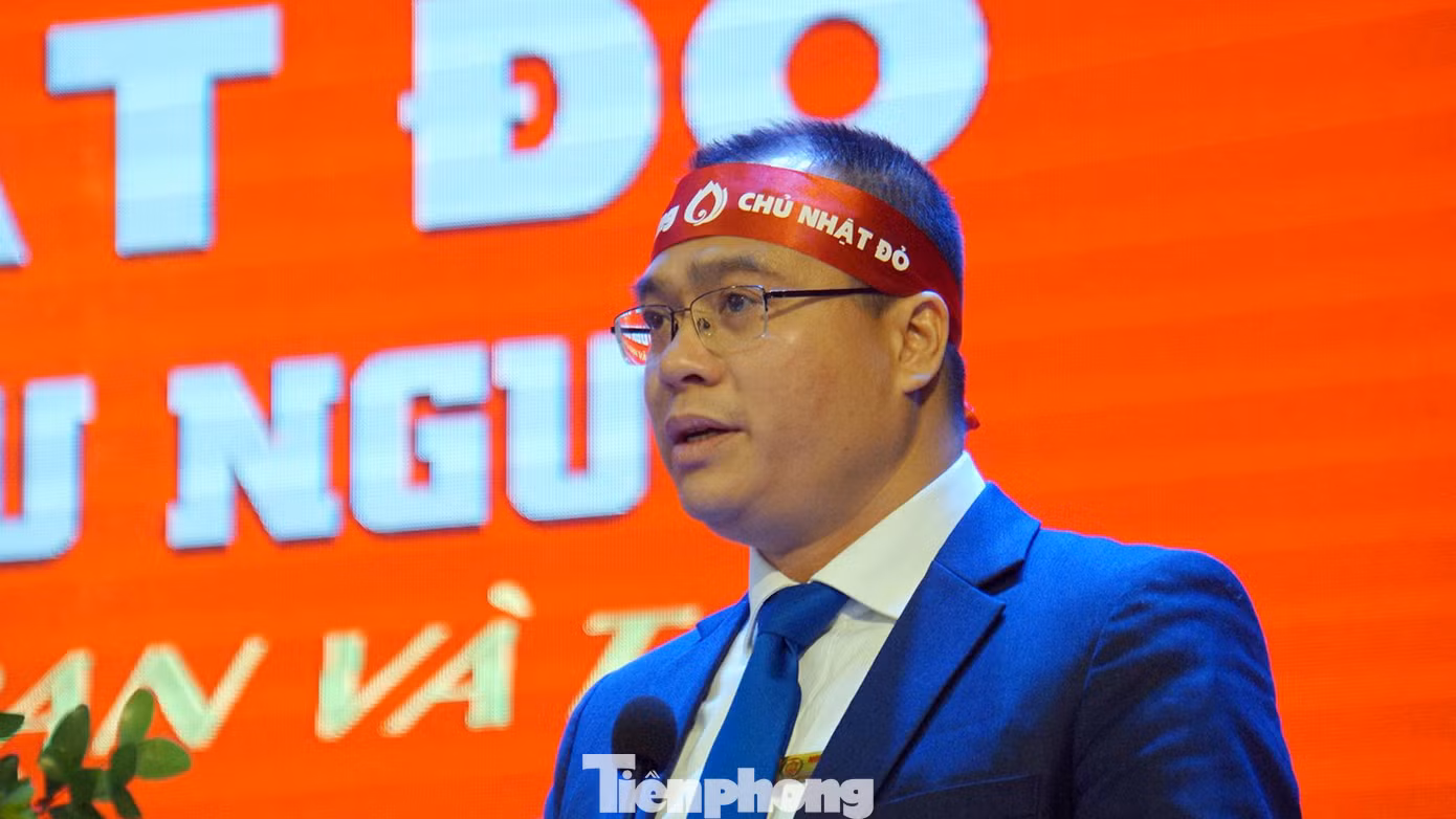PGS. TS Nguyễn Minh Đức - Phó Hiệu trưởng Nhà trường cho biết, xuất phát từ nhu cầu thực tế cần máu của các bệnh nhân tại các bệnh viện địa phương, hơn 10 năm qua nhà trường đã phối hợp với các đơn vị tổ chức nhiều chương trình hiến máu, trong đó phối hợp với Báo Tiền Phong tổ chức ngày hội Chủ Nhật Đỏ, hiến máu cứu người mà nòng cốt là các bạn sinh viên, cán bộ giảng viên nhà trường.