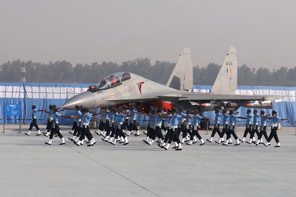 Một chiếc Su-30MKI trong cuộc diễu binh kỷ niệm thành lập lực lượng không quân Ấn Độ vào tháng 10/2020. (Ảnh: Reuters)