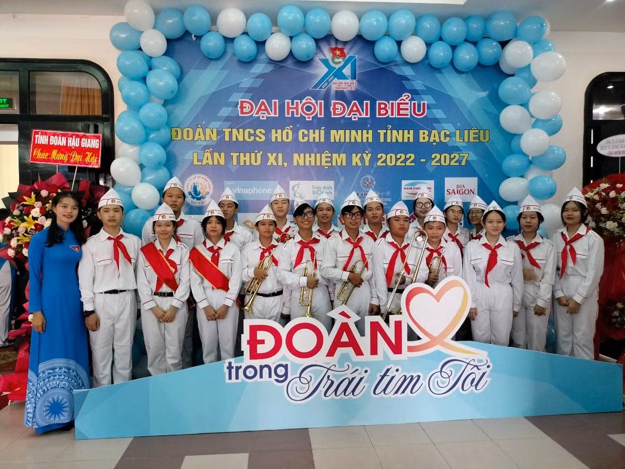 Tại đây, các em nhỏ trong Đội thiếu niên Tiền phong hào hứng check-in với không gian tươi trẻ của đại hội. Tại đây, các em nhỏ trong Đội thiếu niên Tiền phong hào hứng check-in với không gian tươi trẻ của đại hội.