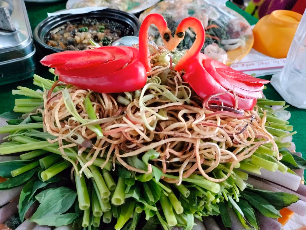 Phần trang trí hài hòa, đẹp mắt, hấp dẫn có ý nghĩa, bố cục và tính sáng tạo cũng góp phần ghi điểm trong mắt ban giám khảo cuộc thi.
