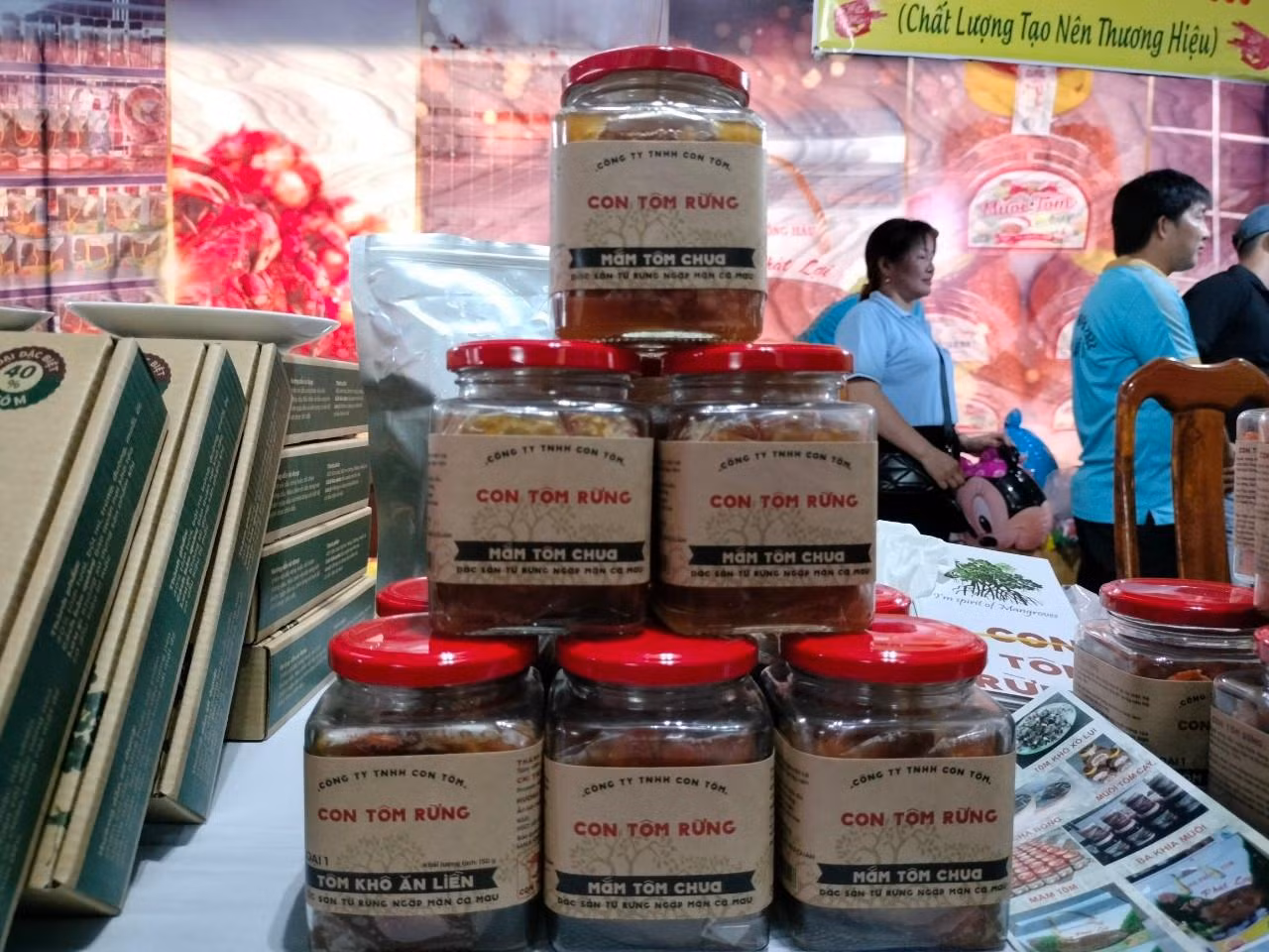 Mắm tôm chua – đặc sản từ rừng ngập mặn Cà Mau.