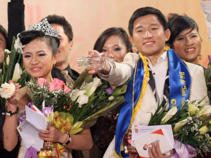 Tuyết Anh - Xuân Dũng cặp đôi tài sắc nhất của đêm Chung kết tài sắc sinh viên Thủ đô 2012